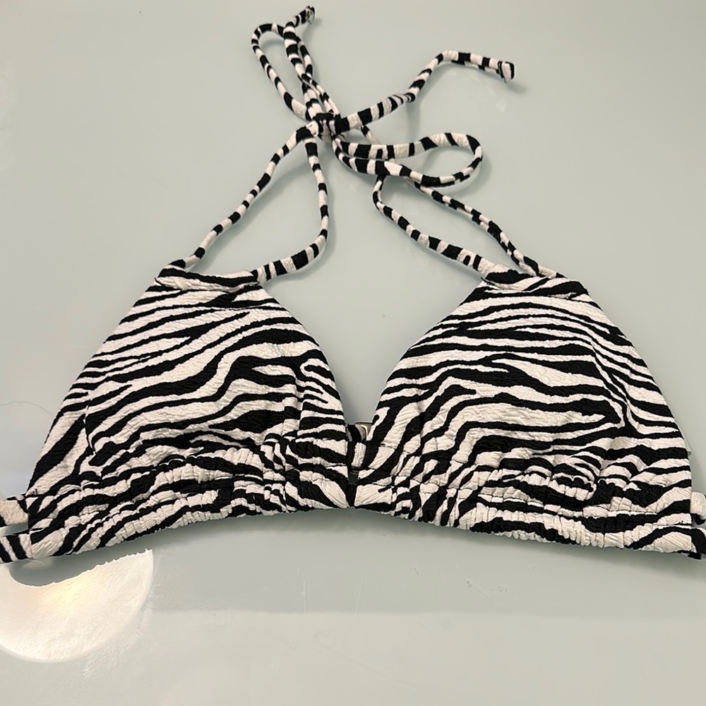 NWOT Time and Tru Bikini Top